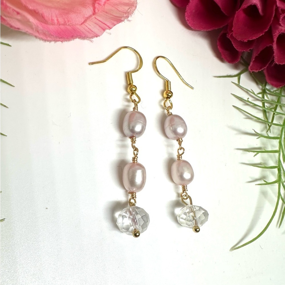 ⚜️Freshwater Blush Pearl & Crystal Dangly Earrings - Picture 2 of 5